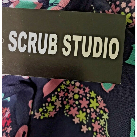 Scrub Studio Top Women's L Navy Butterfly Cotton Poly Pockets V-Neck SS Scrubs - Picture 10 of 10